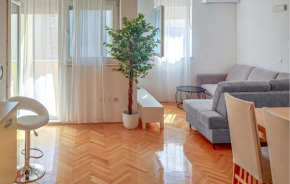Beautiful Apartment In Makarska With Wifi